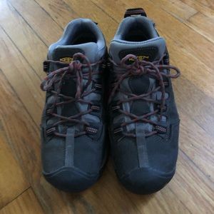Men’s Keen utility boots.